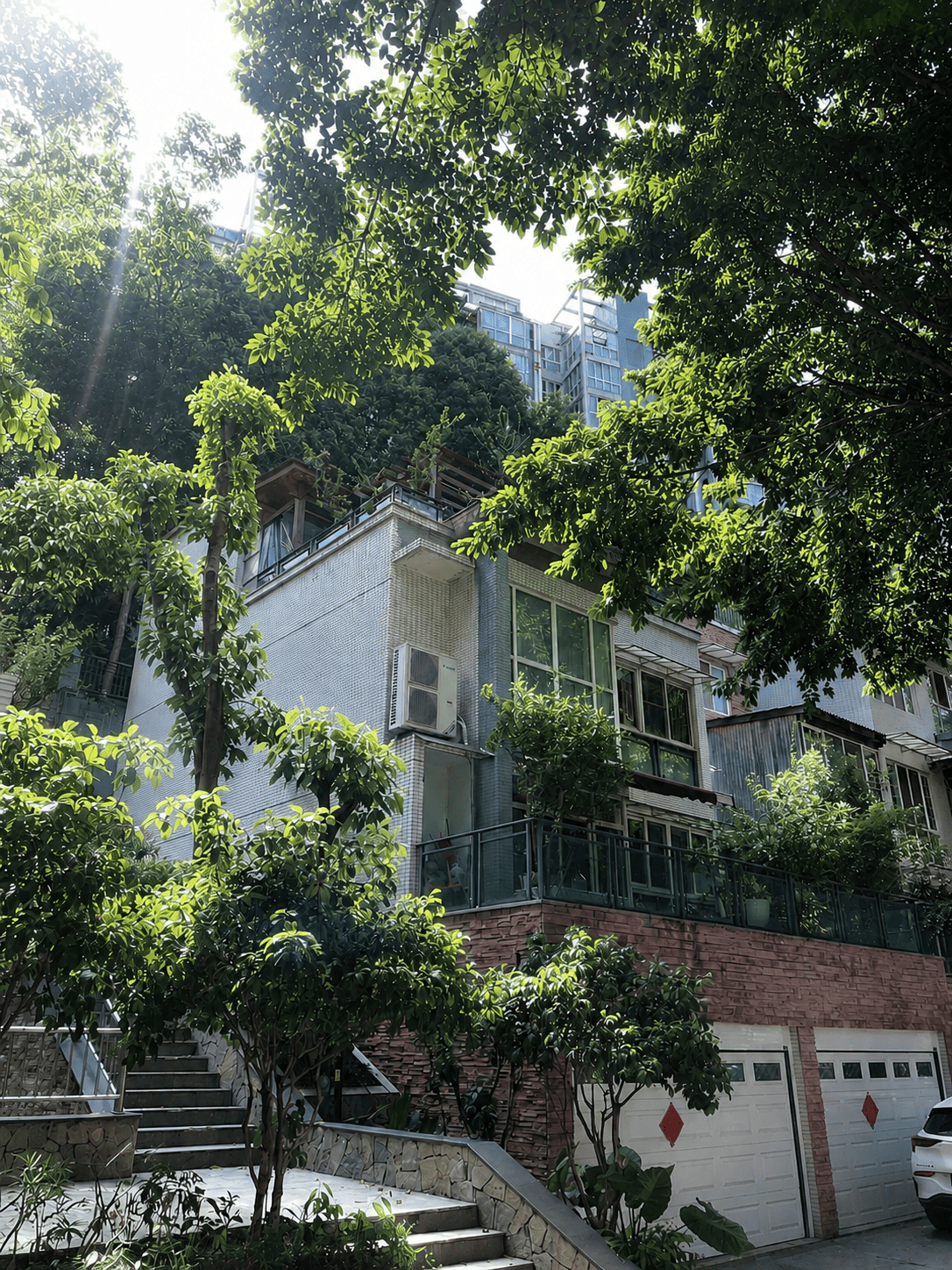 阿里岛居岁月从容升级：小小岛老别墅加装蒂升悦行款电梯